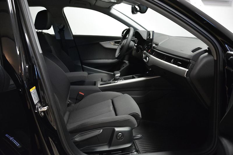 Audi A4 (2024) Avant S Line 5 Let Záruka+Serv - fotka 36 z 38