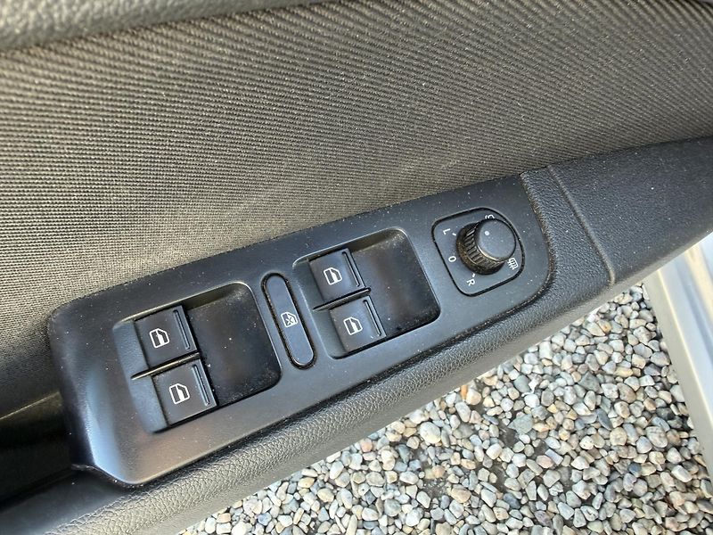 Škoda Superb II 2,0 TDi/103kW - Klima,ESP,. - fotka 10 z 71