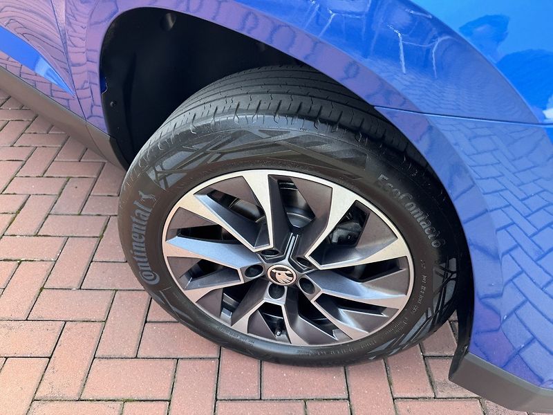 Škoda Karoq (2020) 1.5TSi LED Navi Kamera Tažné Z - fotka 43 z 47