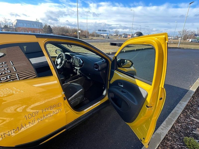Toyota Aygo 1.5 Hybrid 116HP GR-SPORT - fotka 16 z 27