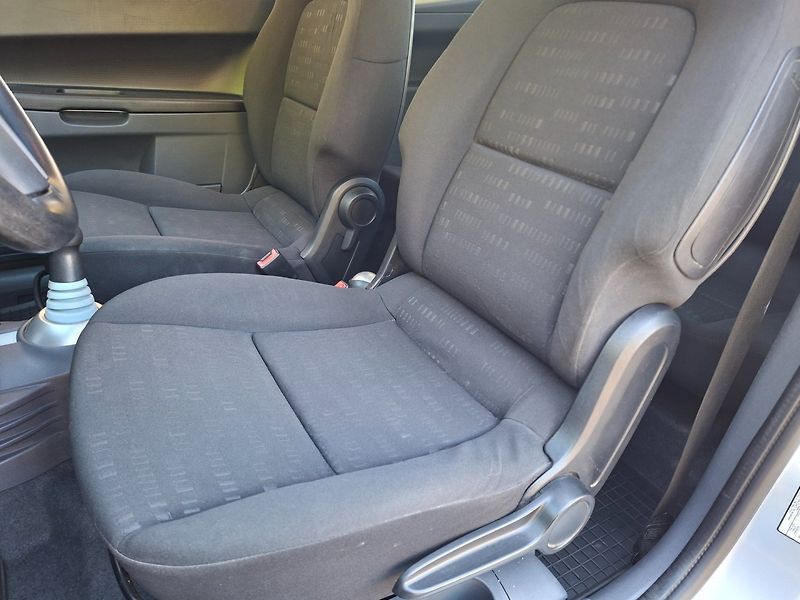 Mitsubishi Colt (2005) 1.3i 70kW AUT -KLIMATIZACE - fotka 16 z 24