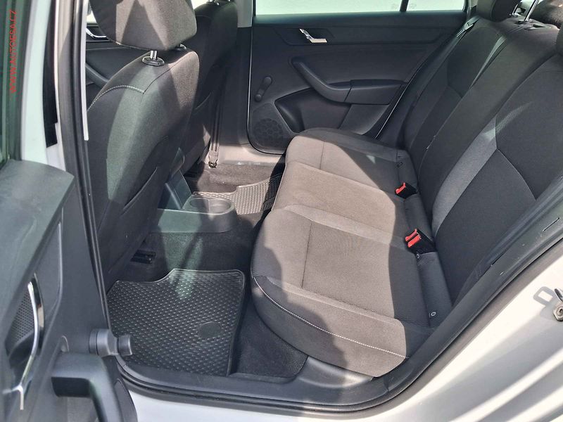 Škoda Rapid (2014) 1.2TSi, ČR, STK9/28 - fotka 10 z 15