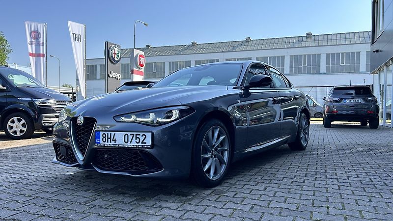 Alfa Romeo Giulia 2.0i 280k Ti  - fotka 3 z 14