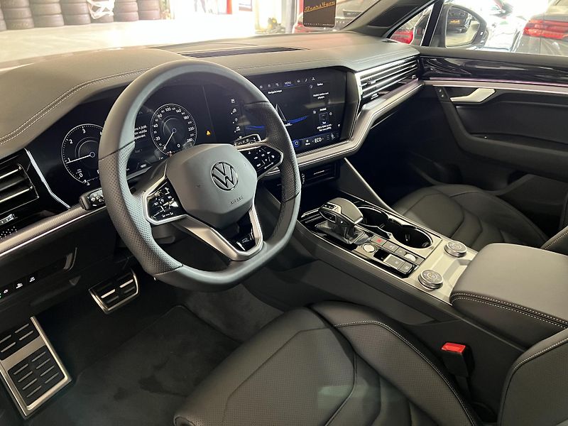 Volkswagen Touareg (2024) 3.0 TDI 210kW R-LINE EXCLUSIVE - fotka 26 z 56