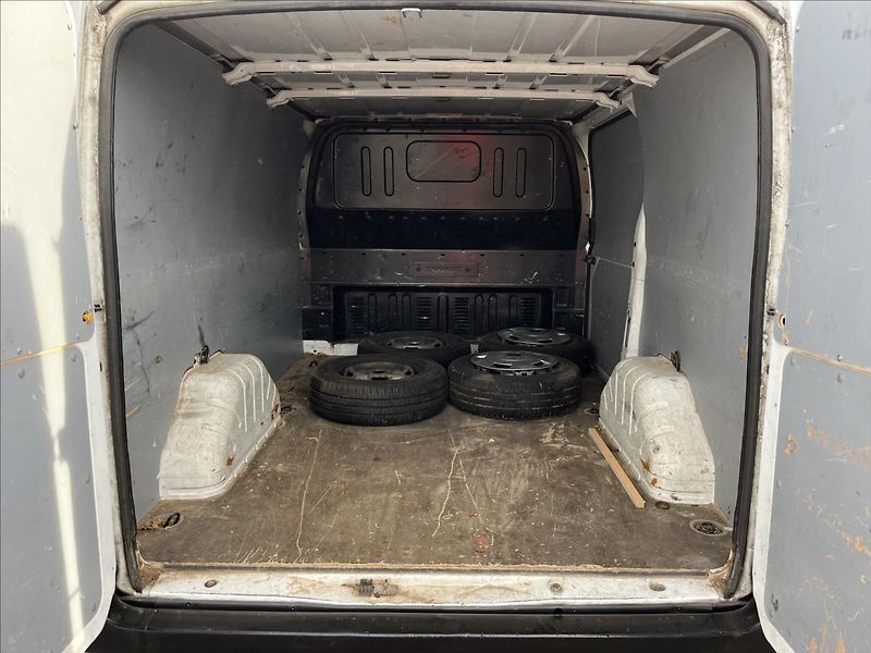 Ford Transit 2.2 TDCi L1 H1 KLIMA STK 10/28 - fotka 27 z 33