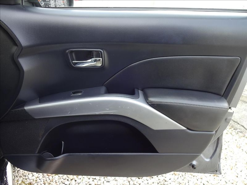 Peugeot 4007 2,2 HDI 115kW 4x4 - fotka 31 z 53