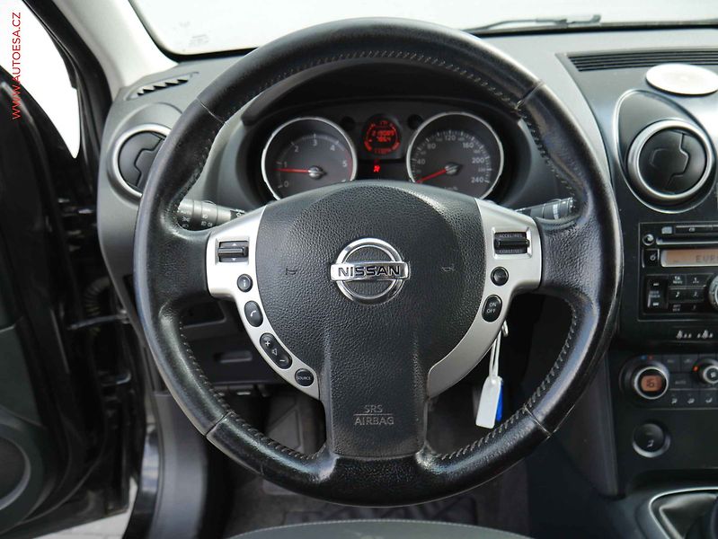 Nissan Qashqai (2009) 2.0dCi 4x4, AC, temp - fotka 13 z 19