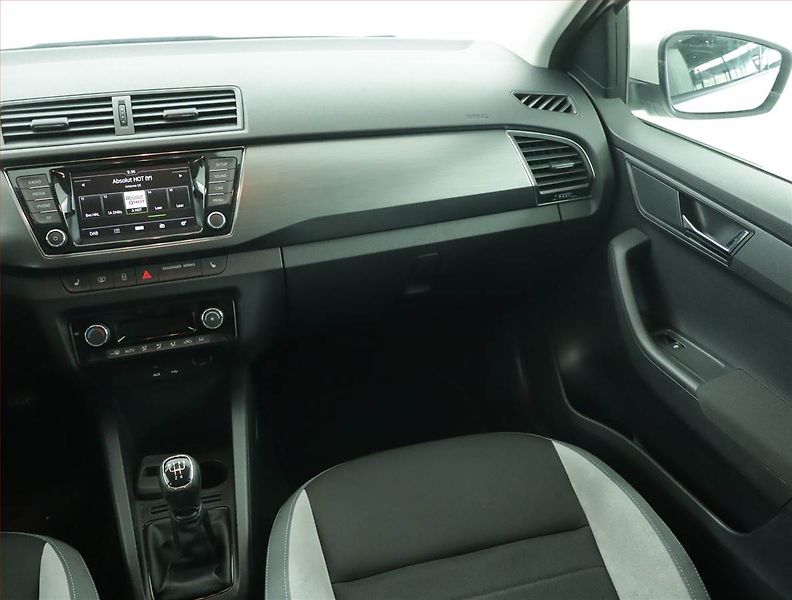 Škoda Fabia (2016) Ambition 1.2 TSI, Tempomat - fotka 8 z 17
