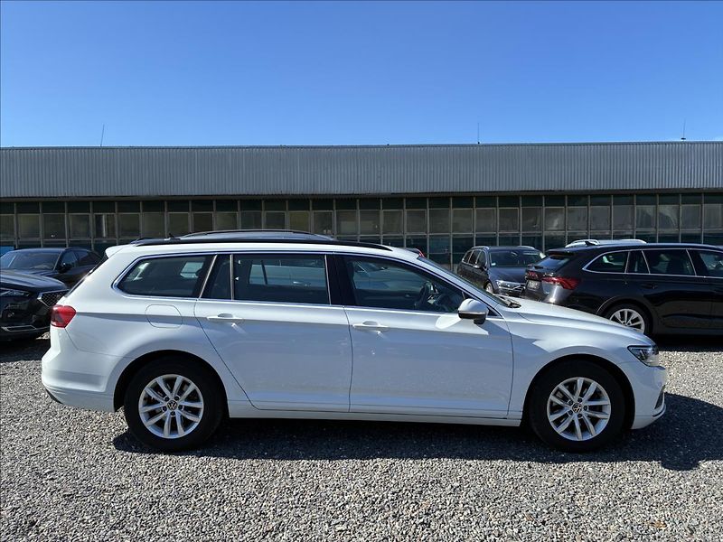 Volkswagen Passat 2,0 TDI TAŽNÉ KAMERA KEYLESS - fotka 5 z 26