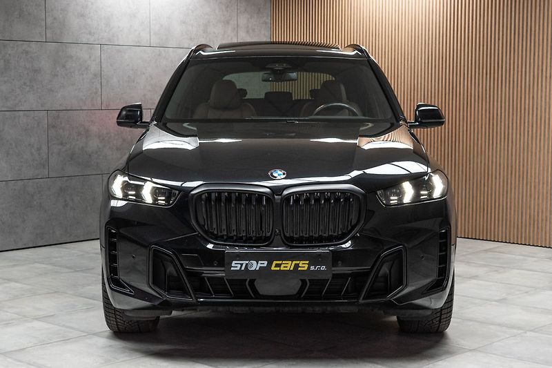 BMW X5 xDrive30d ///M*TAŽNÉ*7.MÍST*ČR - fotka 2 z 51
