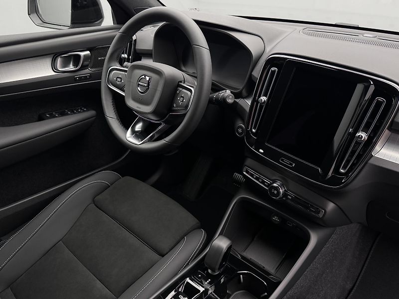 Volvo XC40 (2026) B3 AUT DARK PLUS - fotka 23 z 23