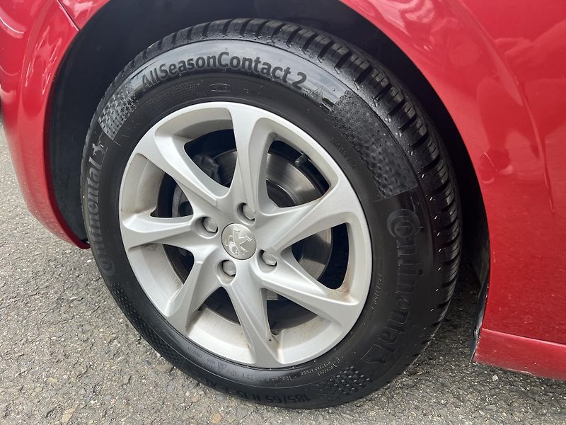 Peugeot 208 1.2i KAMERA KLIMA PŮVOD ČR - fotka 38 z 41