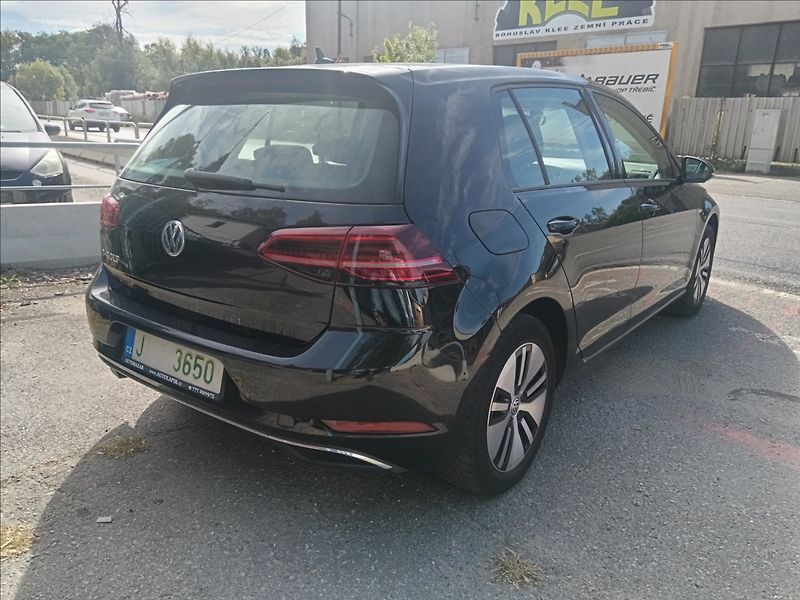 Volkswagen Golf 0,0 e electric drive 100kW - fotka 11 z 22