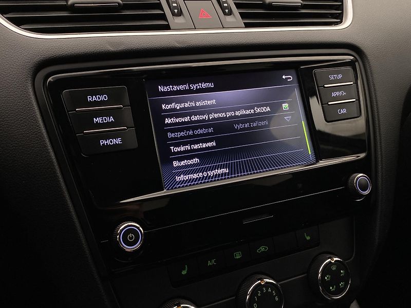 Škoda Octavia 1.4TSI AMBITION CZ REZERVACE - fotka 31 z 35