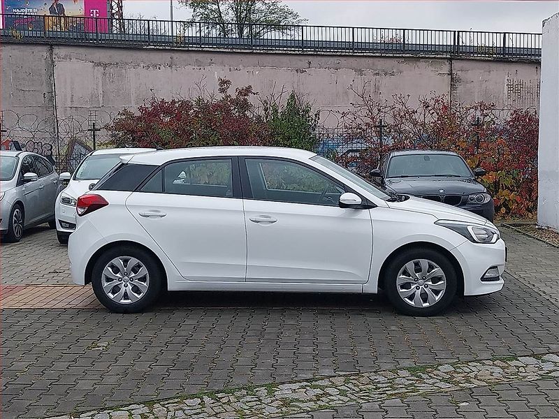 Hyundai i20 (2015) 1.2 - fotka 6 z 13