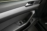 Volkswagen Passat 2.0TDI 110kW Manuál HUD Panora - náhled 17