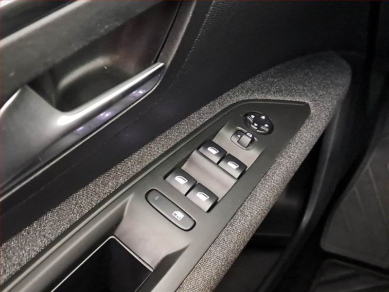 Peugeot 3008 (2019) 1.2 PureTech, ČR,1.maj - fotka 15 z 16
