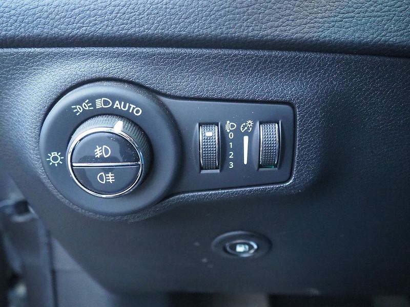 Jeep Compass (2021) 1.3iPHEV 4Xe 177kW S AT,PANO - fotka 23 z 36