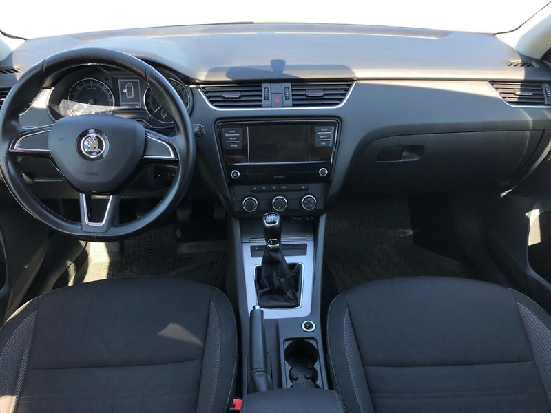 Škoda Octavia Combi 1.6 TDi Ambition - fotka 5 z 26