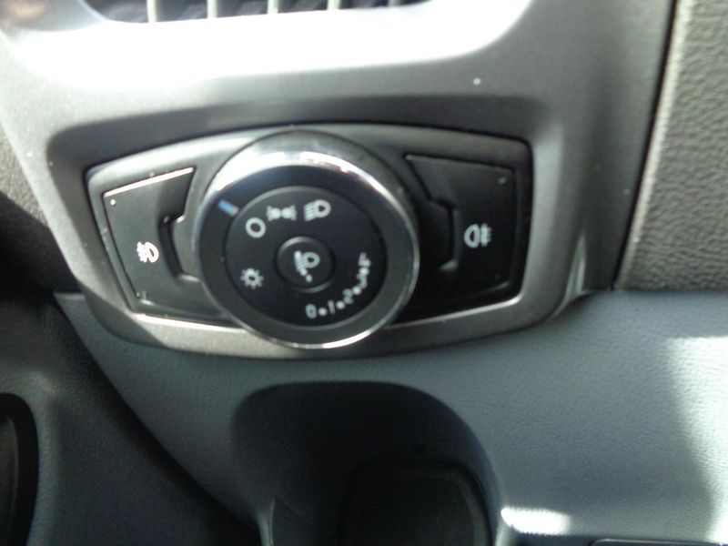 Ford Transit Custom 2,0 TDCI  L1H1 8MÍST BUS KLIMA - fotka 28 z 41