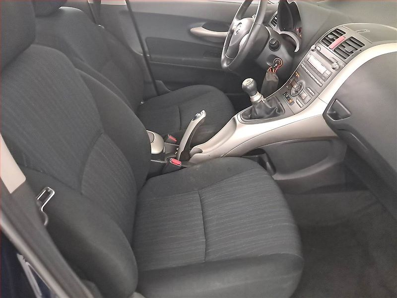 Toyota Auris (2008) 1.4 D-4D, Serv.kniha - fotka 9 z 17