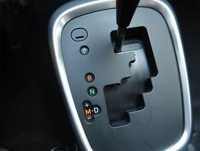 Toyota Yaris (2020) 1.5 Dual VVT-i, Automat - fotka 12 z 14