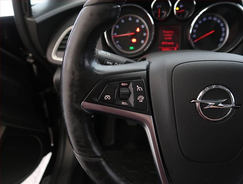 Opel Astra (2013) 1.4 T, Serv.kniha, Tempomat - fotka 15 z 19