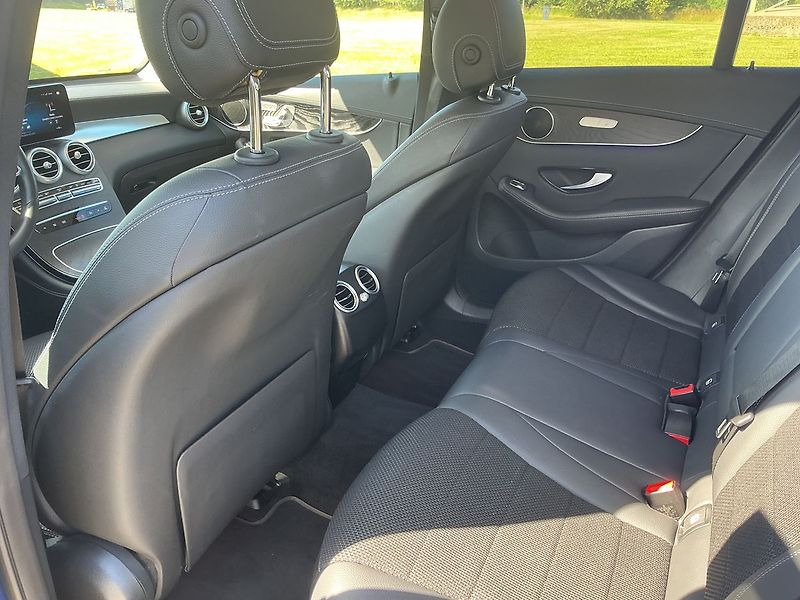 Mercedes-Benz GLC 220 d 4MATIC - fotka 15 z 28