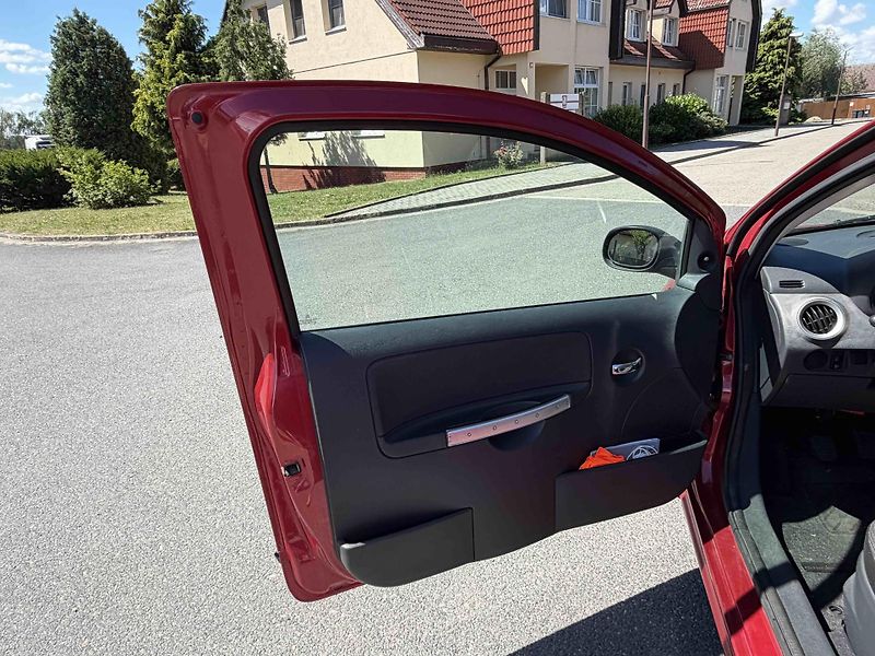 Citroën C2 (2007) 1,1 i    - fotka 9 z 28