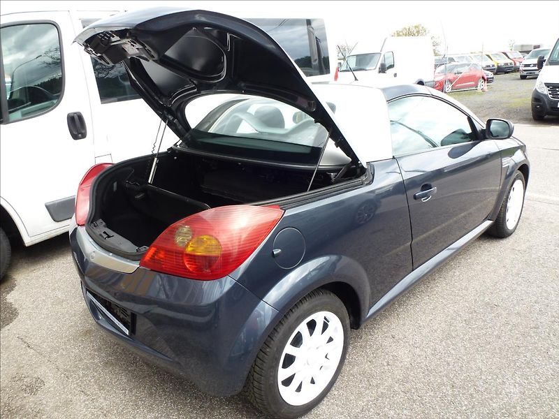 Opel Tigra 1,4 16V Roadster Cabrio - fotka 48 z 48