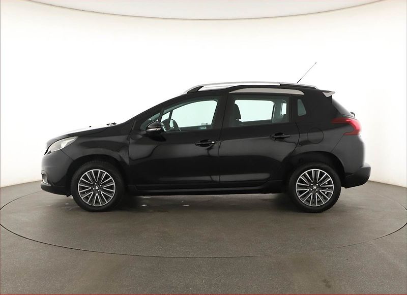 Peugeot 2008 (2017) 1.2 PureTech, Automat - fotka 3 z 16