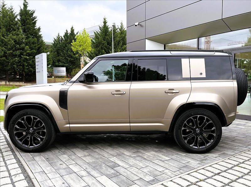 Land Rover Defender (2026) 110 V8 P540 OCTA SATIN* - fotka 2 z 48