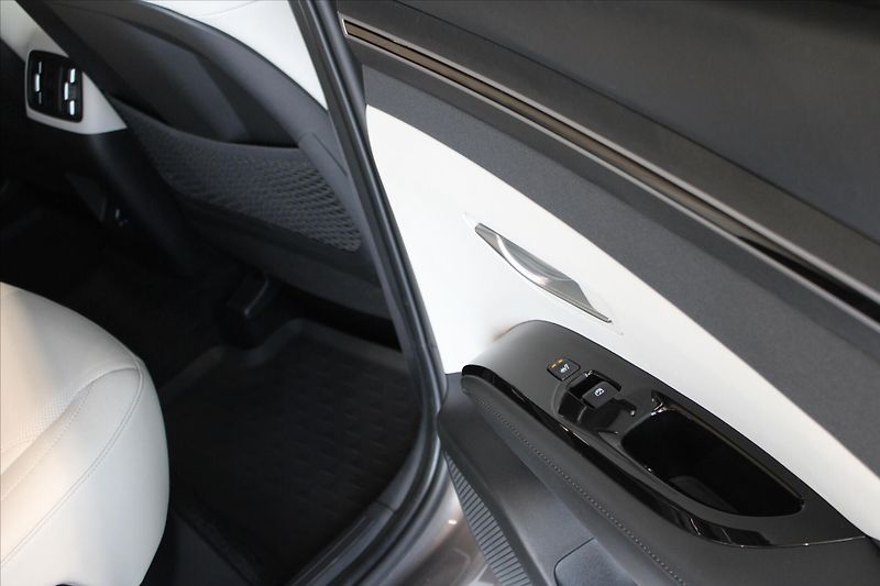 Hyundai Tucson T-GDi 7DCT 4WD Premium DPH/ACC - fotka 31 z 36