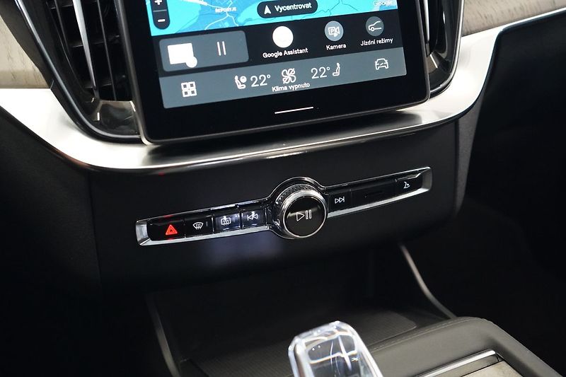 Volvo XC90 T8 AWD PLUS, Ventilace, 360° - fotka 37 z 48