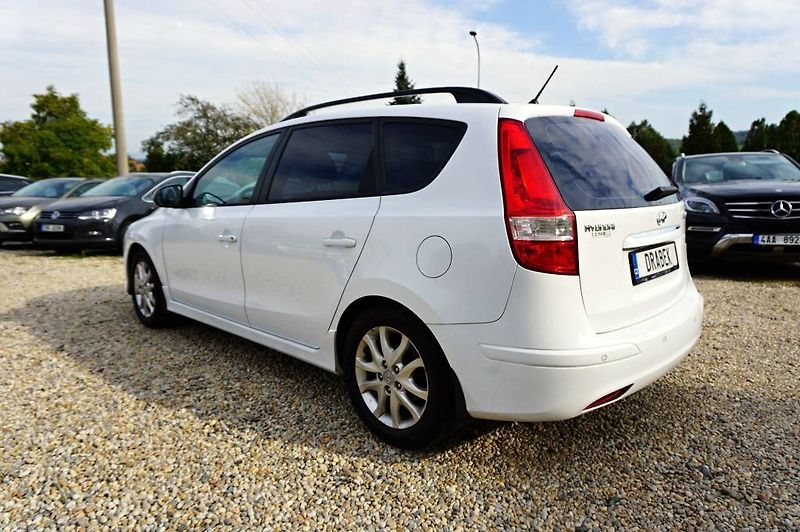 Hyundai i30 (2010) STYLE 1,6 CVVT 93 kW - fotka 6 z 35