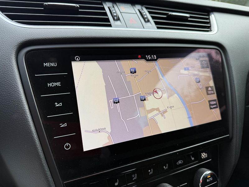 Škoda Octavia 2.0 TSi STYLE DSG - fotka 31 z 35