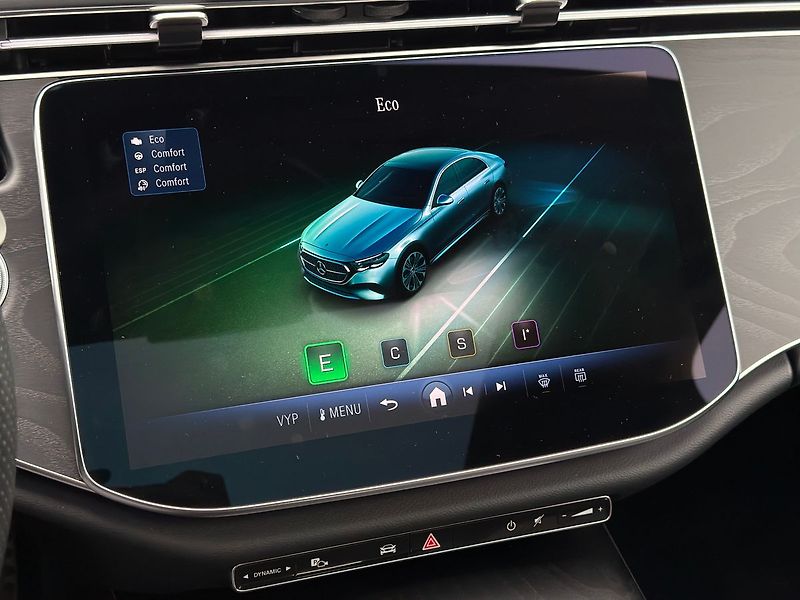 Mercedes-Benz Třídy E E 220 d 4MATIC AMG - fotka 34 z 39