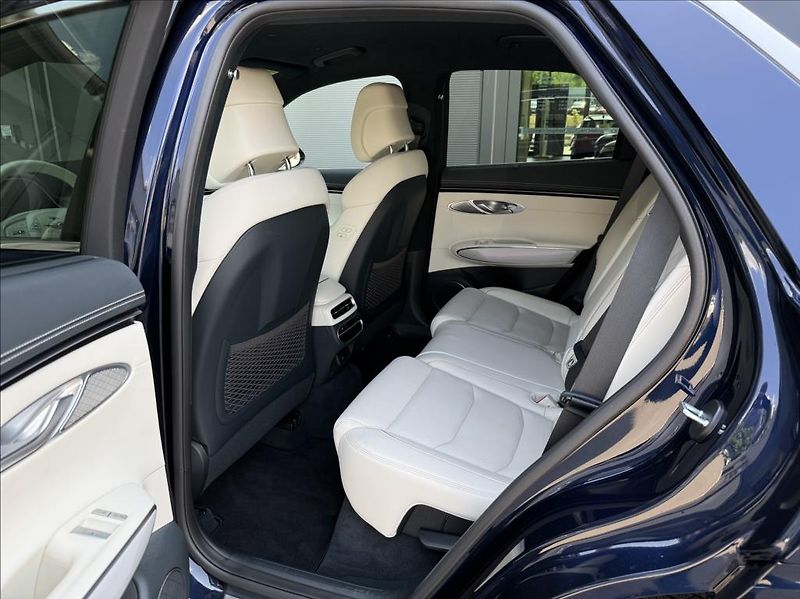Genesis GV70 AWD  Electrified Sport - fotka 11 z 22