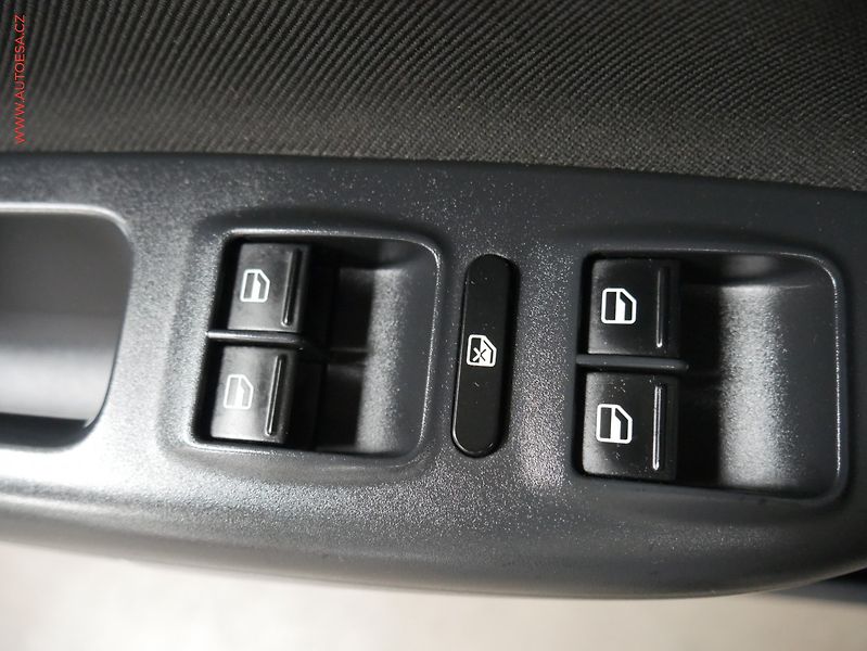Škoda Octavia (2012) 1.6 TDi, autoAC - fotka 19 z 19