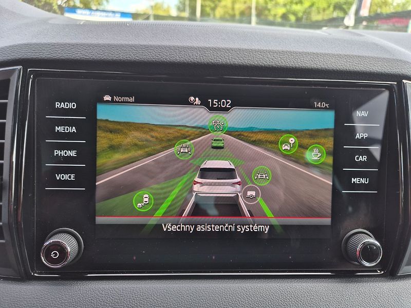 Škoda Karoq SportLine 1,5 TSI DSG, tažné, - fotka 27 z 35