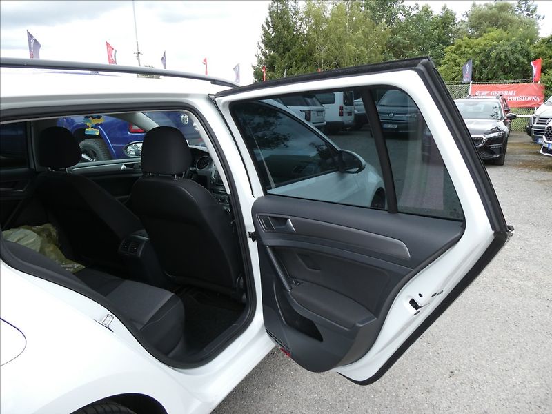 Volkswagen Golf 1,2 TSi 81kW 2x kola, serviska - fotka 24 z 54