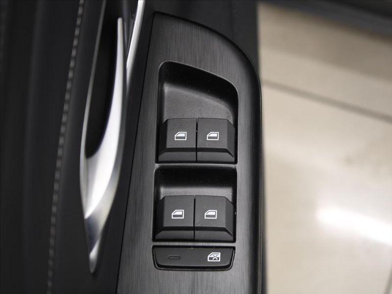 MG ZS 1,5 Hybrid+ Exclusive 15tkm.ČR - fotka 21 z 28