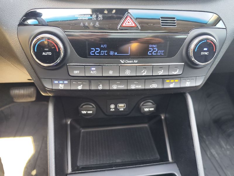 Hyundai Tucson 2.0 CRDi/136kW Premium AT 4x4 - fotka 24 z 37