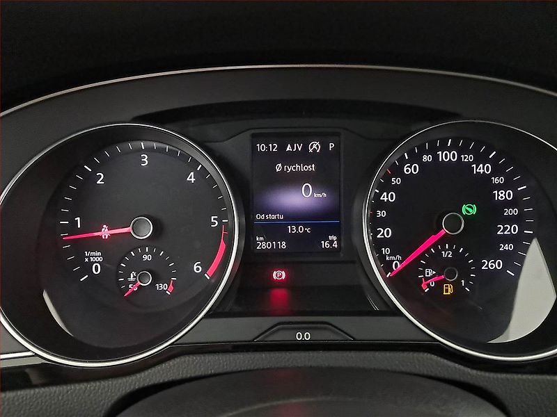 Volkswagen Passat (2019) R-Line 2.0 TDI, Automat, Kůže - fotka 11 z 24