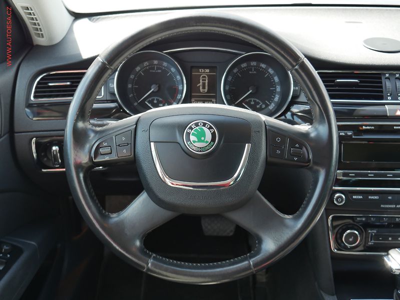 Škoda Superb (2012) 2.0.TDi, DSG, výhřev.sed - fotka 11 z 22