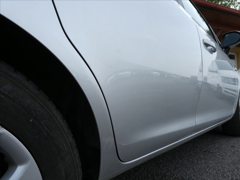 Opel Corsa 1,4 16V 74kW, drobné vady laku - fotka 14 z 42