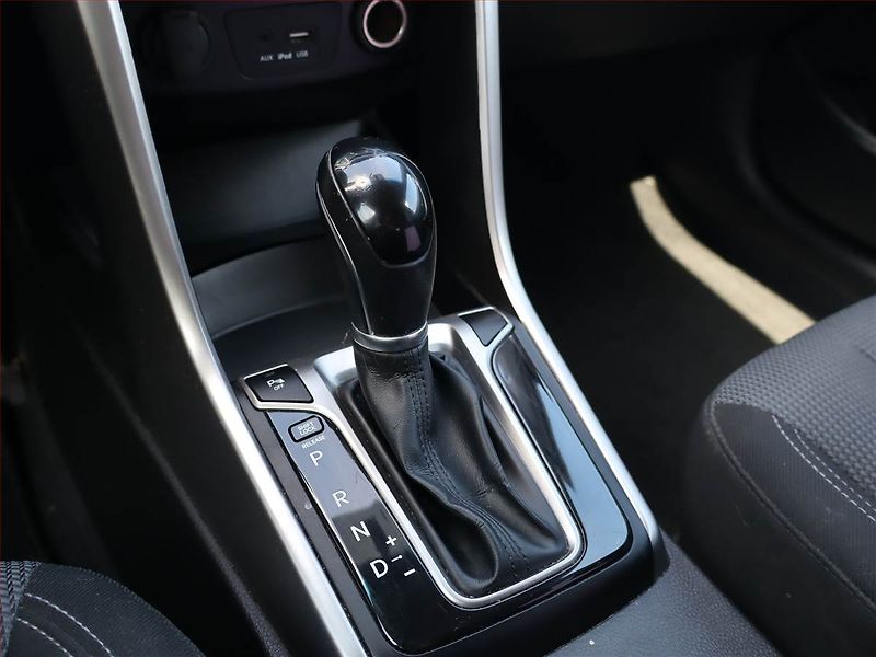 Hyundai i30 (2016) 1.6 CRDi, Automat, Navi - fotka 13 z 19