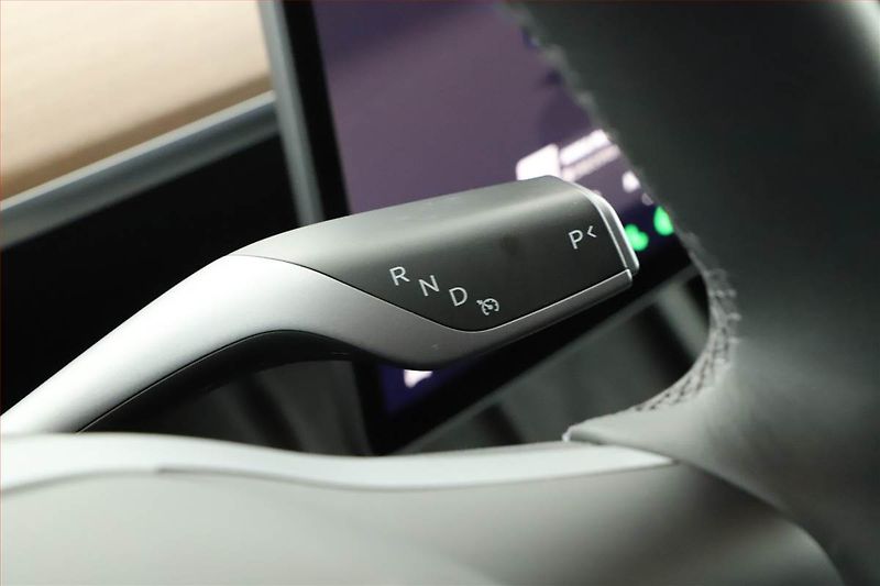 Tesla Model Y (2024) Long Range AWD 79kWh, SoH 95% - fotka 15 z 20