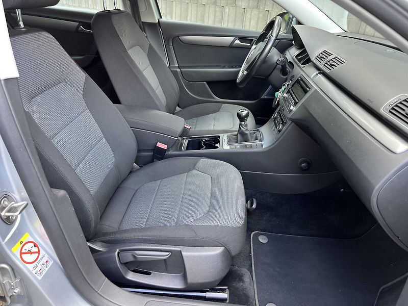 Volkswagen Passat 2.0 TDi 4MOTION 1.MAJ SERVISKA - fotka 6 z 19