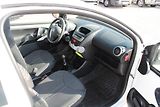 Citroën C1 (2012) 1,0i EL.OKNA ESP SERVO CENTRÁL - náhled 13